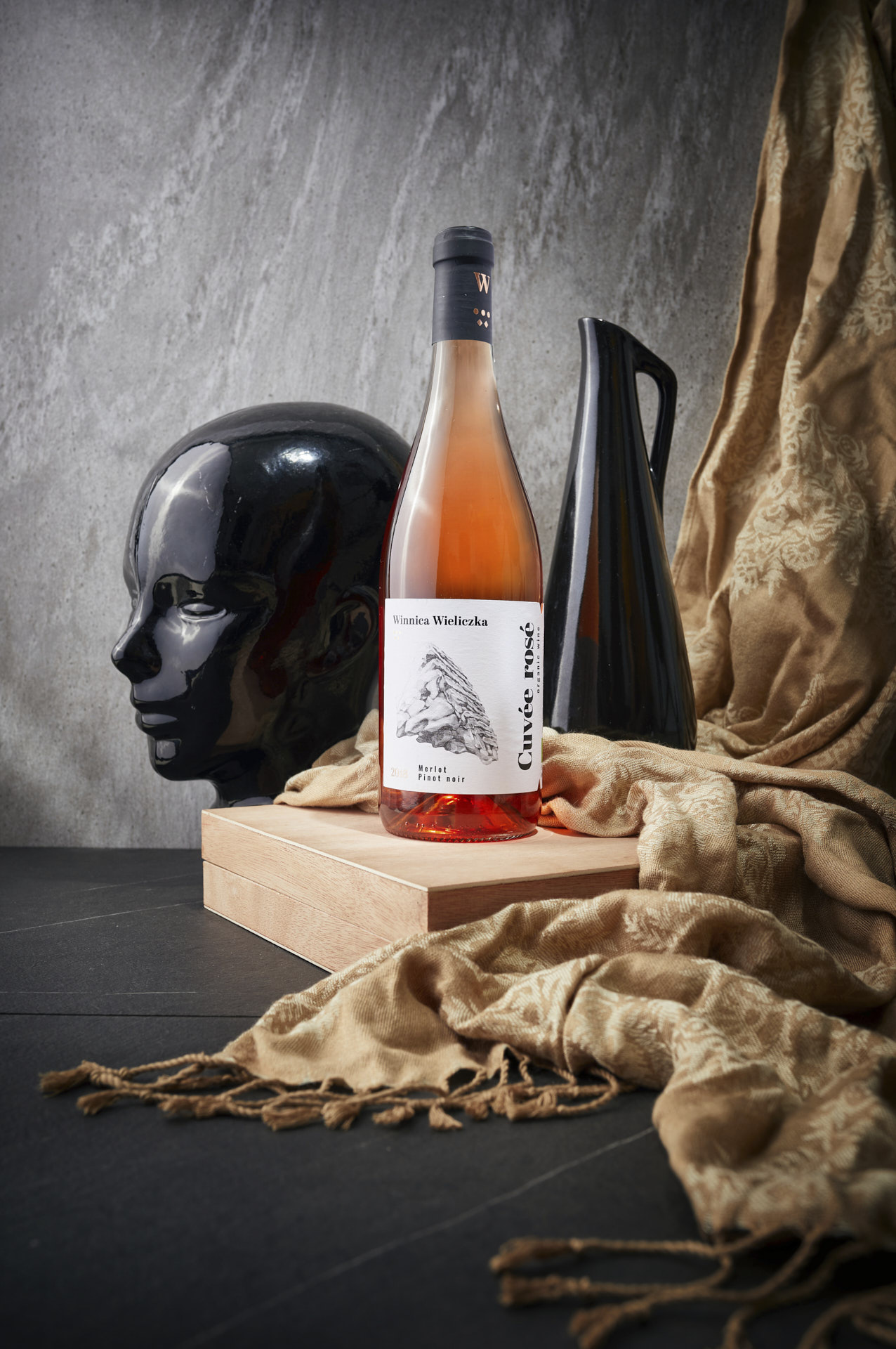 Fotografia reklamowa wina wykonana przez Mateusza Drozda dla Winnicy Wieliczka